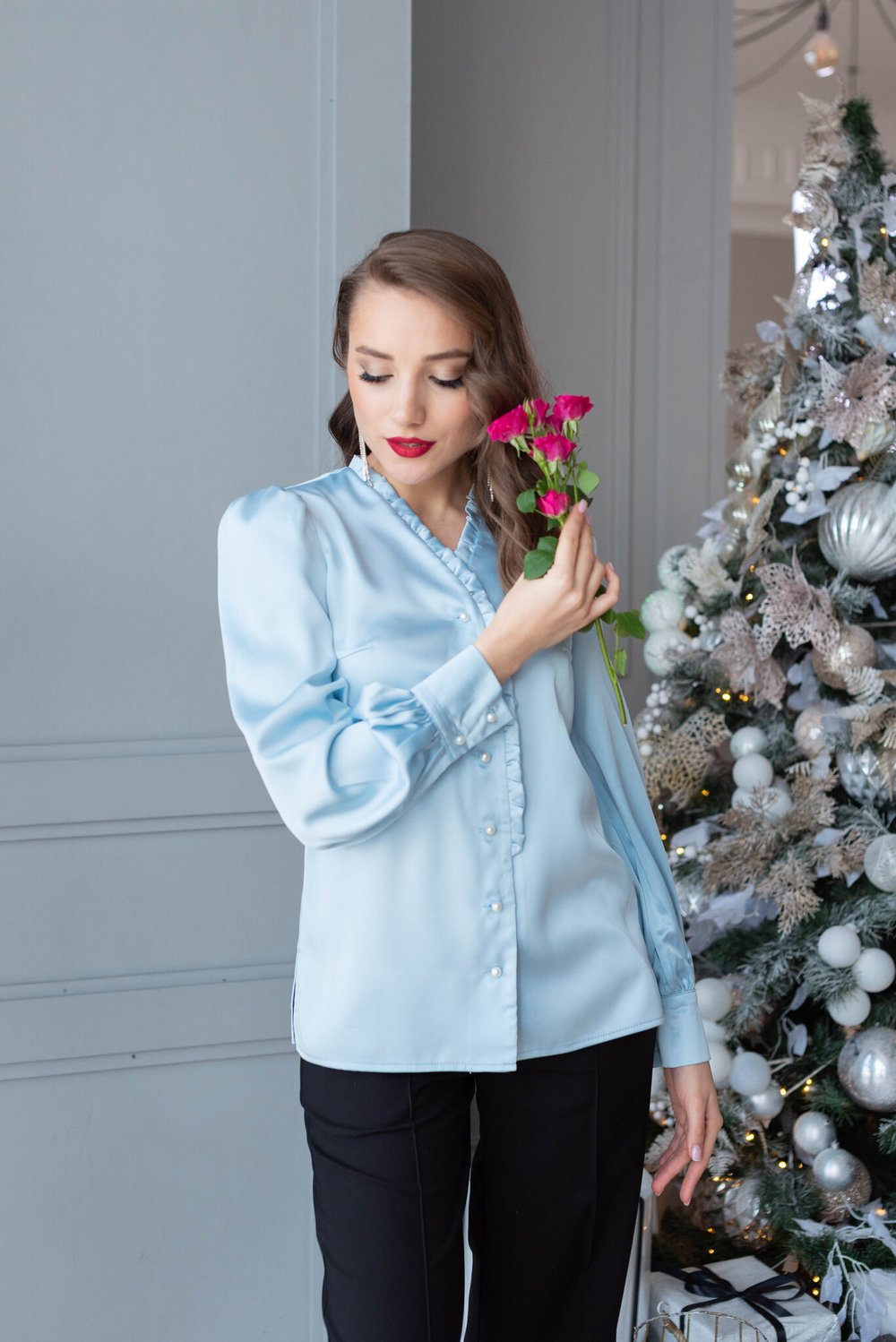 Блуза с рюшами в голубом цвете