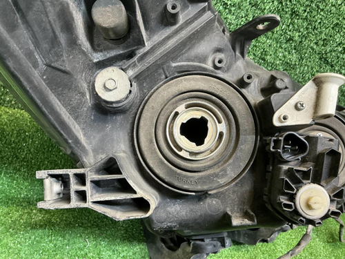 Фара левая Toyota Corolla E160 (2012-2016) галоген