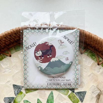 Значок металлический с кошкой Матильдой, "Путешествие на Фудзияму", диам. 5,8 см, 7687-7, KUSUGURU