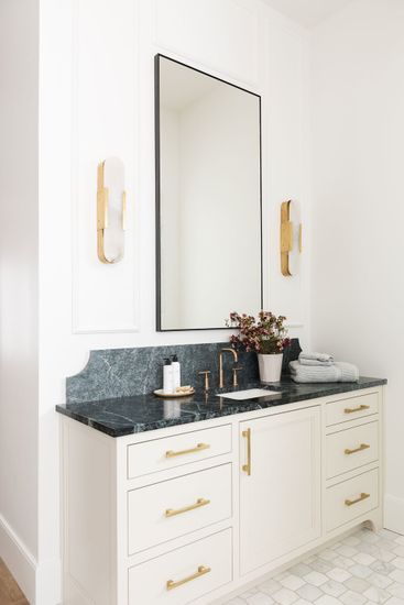 Зеркало прямоугольное в раме “Ноулз"