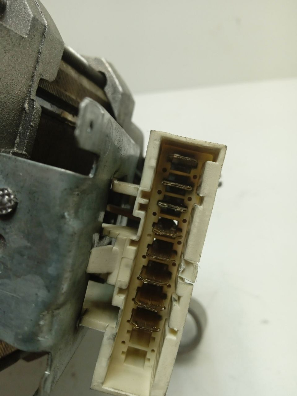 ZWS2101 кт9 Двигатель для стиральных машин Electrolux Zanussi 4055114062 б/у