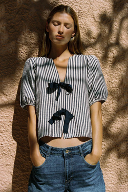 ZARA БЛУЗА ЛЬНЯНАЯ С ЗАВЯЗКАМИ, ЭКРЮ/ТЕМНО-СИНИЙ