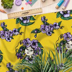 Ткань блэкаут девушка с венком цветов на голове