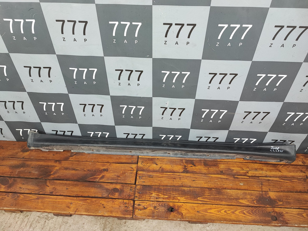 Накладка порога левого Nissan Juke (YF15) 10-19 Б/У Оригинал 768511ka6a