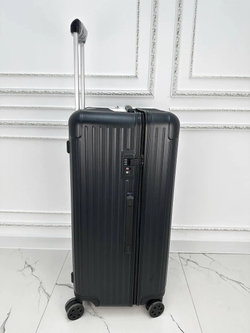 Черный матовый чемодан Rimova Essential Trunk Plus