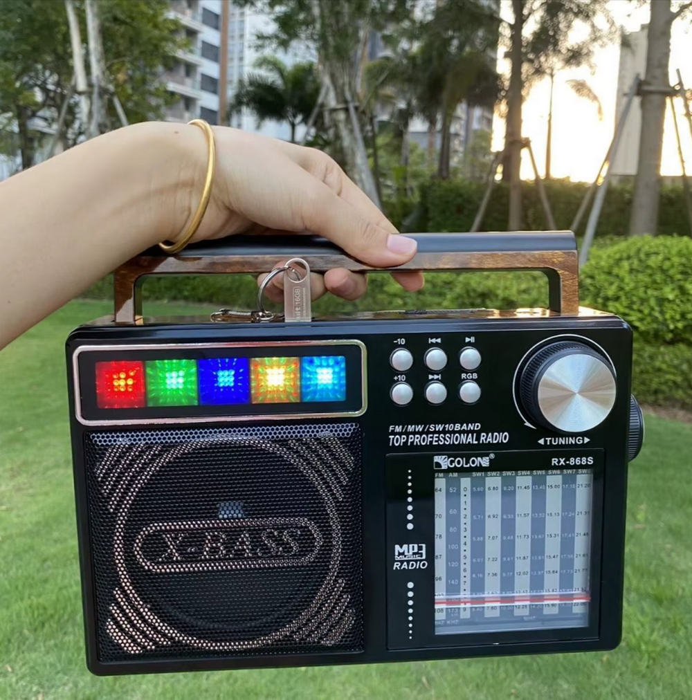 Радиоприемник с MP3 плеером+Solar panel Golon RX868S