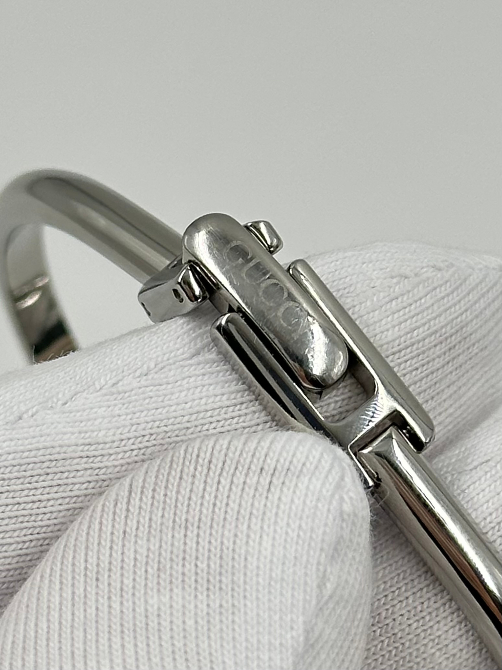 Часы Gucci 1900L