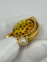 Накладка на пуговицу с жёлтой вставкой