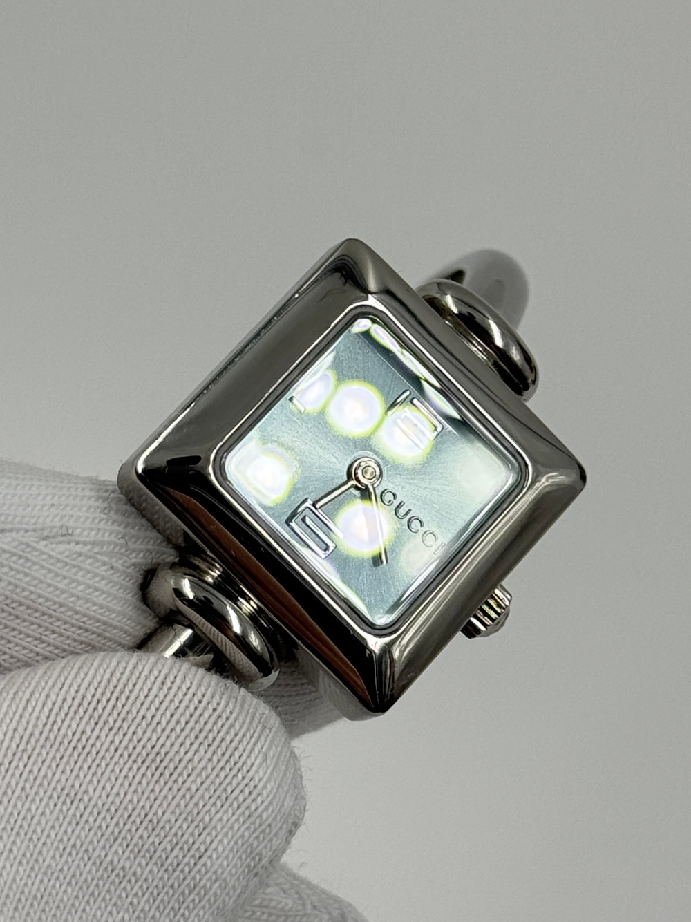 Часы Gucci 1900L с голубым циферблатом