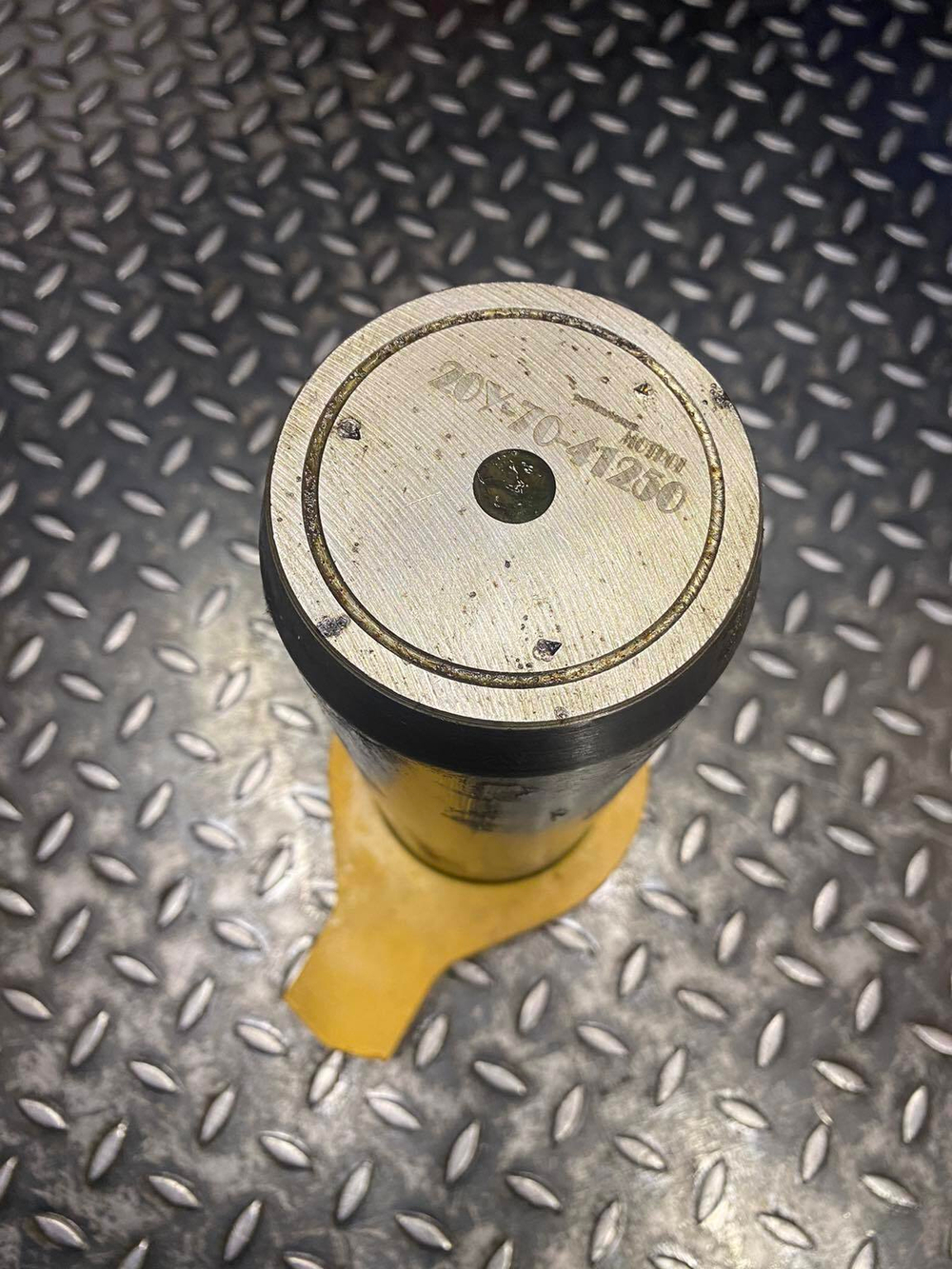 Палец 20Y-70-41250