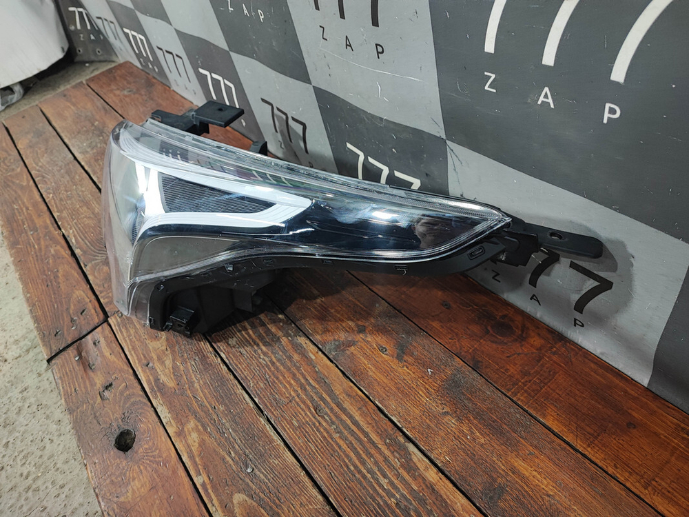 Фара левая галоген Kia Rio 4 (FB) 20-нв Б/У Оригинал 92101H0500