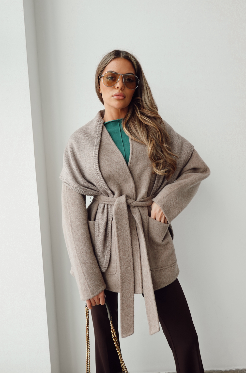 Пальто из мягкой шерсти и кашемиром с косынкой