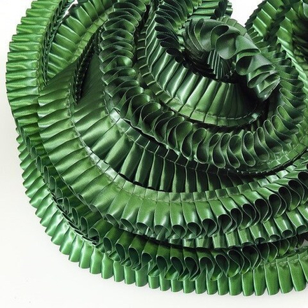 Лента плиссированная для наградных розеток. Цвет ТЁМНО-ЗЕЛЕНЫЙ. Код цвета 35В.