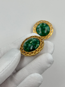 Накладка на пуговицу с зелёным кабошоном