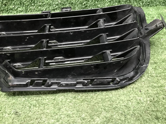 Решетка перед бампера VW Touareg 2 NF 14-18 R-Line