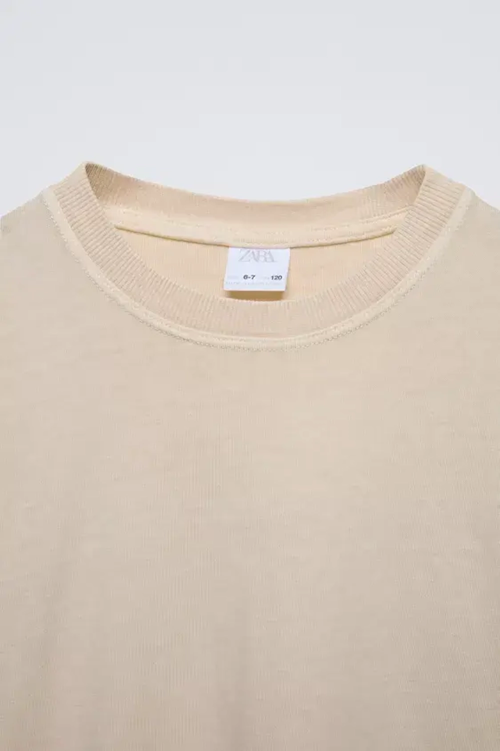 ZARA ФУТБОЛКА ИЗ ТКАНИ С ЭФФЕКТОМ ПОТЕРТОСТИ, ЭКРЮ