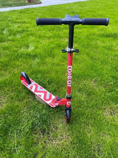 Складной двухколёсный самокат со светящимися колёсами и платформой Micar Flash 145 красный