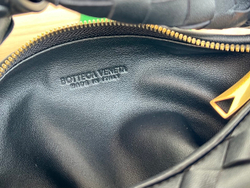 Bottega Veneta Mini Jodie 28 cm