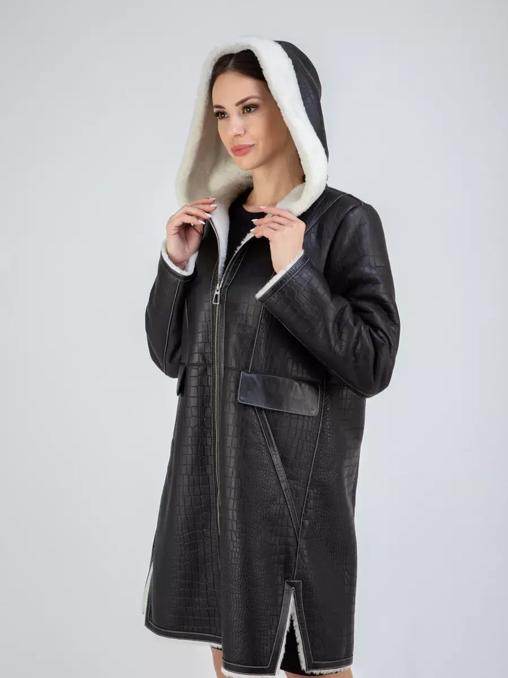 Дубленка зимняя натуральная с капюшоном