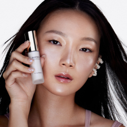 MAC Cosmetics Skinfinish Lightstruck - Жидкий хайлайтер оттенок Lilac Haze, 15 ml