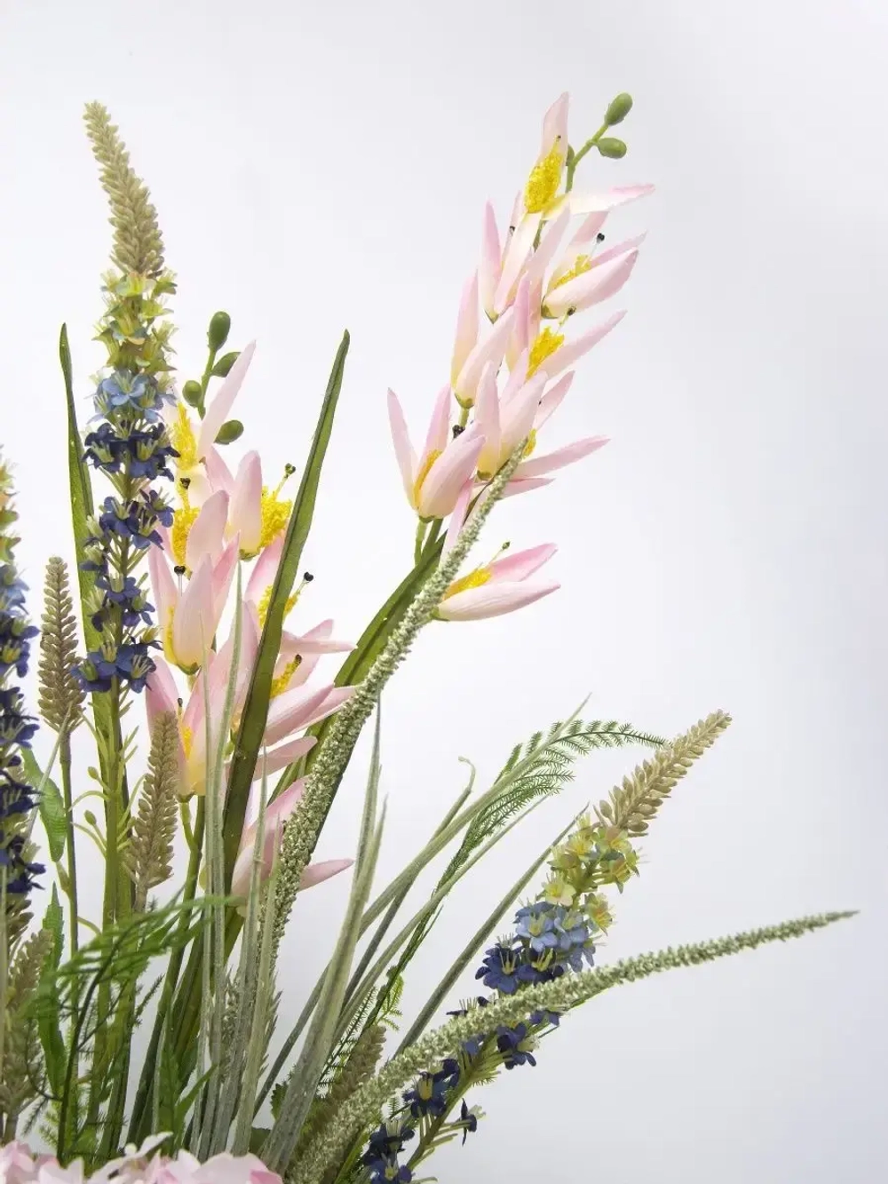 Искусственные цветы для декора в кашпо