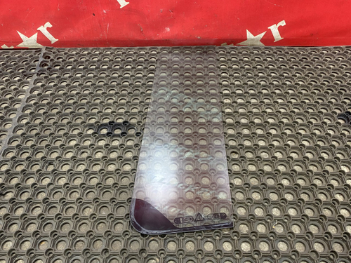 Форточка двери правой