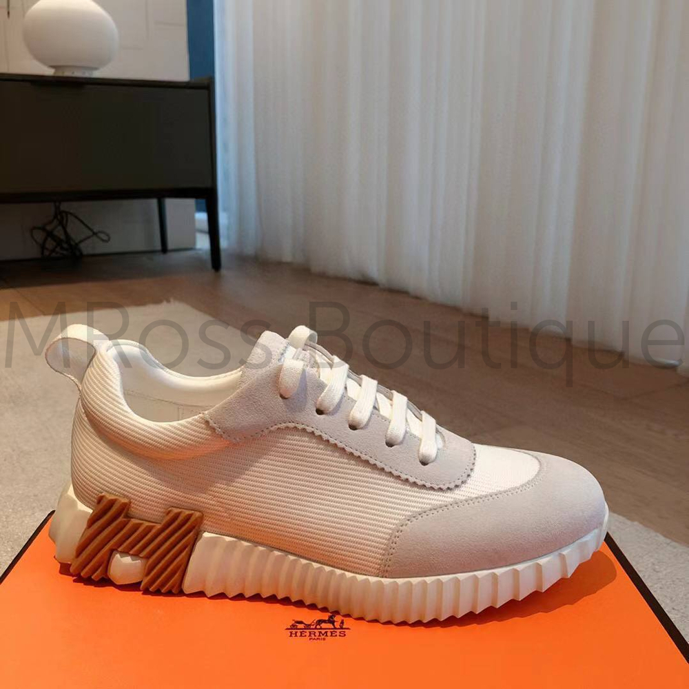 Женские кроссовки Hermes Bouncing белого цвета с черными и коричневыми буквами на подошве
