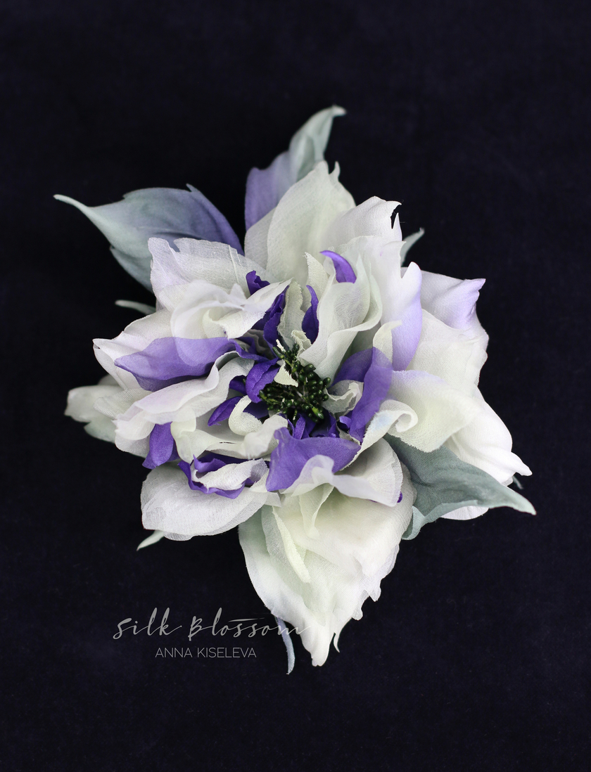 Брошь из шелка Двухцветная роза