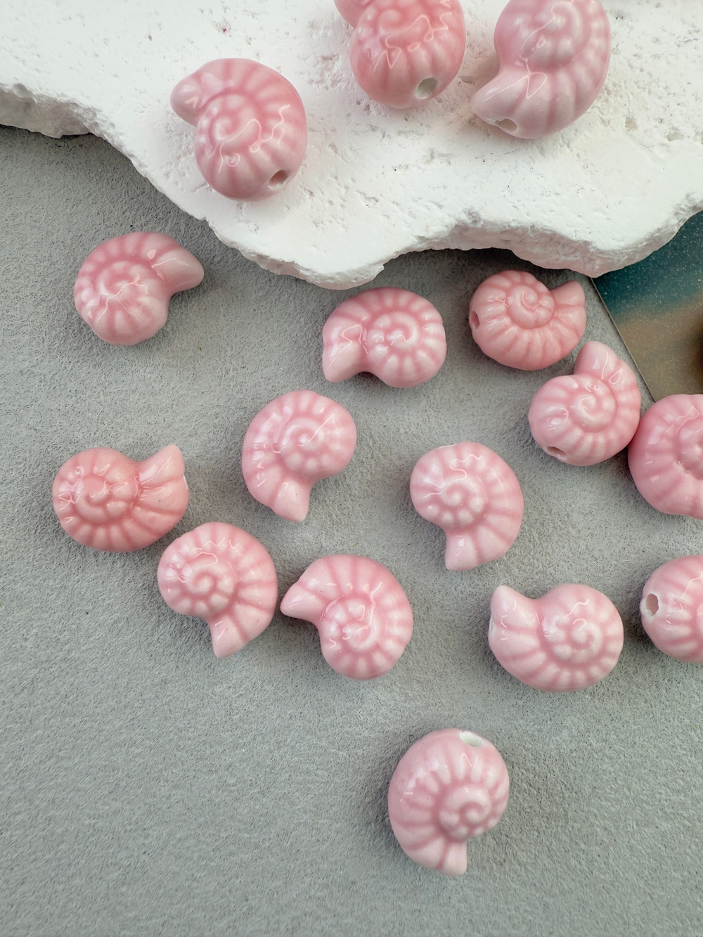 Керамические бусины "Ракушка", розовый 15 мм, 5 штук