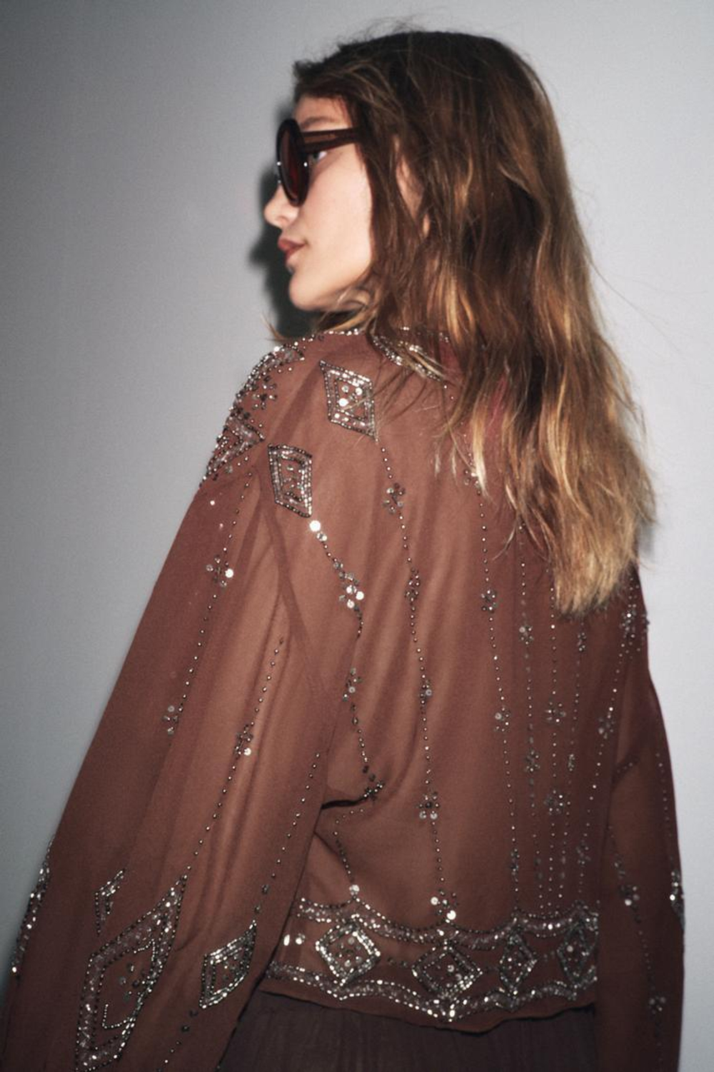 ZARA БЛУЗА ИЗ ЖОРЖЕТА С ВЫШИВКОЙ И БУСИНАМИ, КОРИЧНЕВЫЙ
