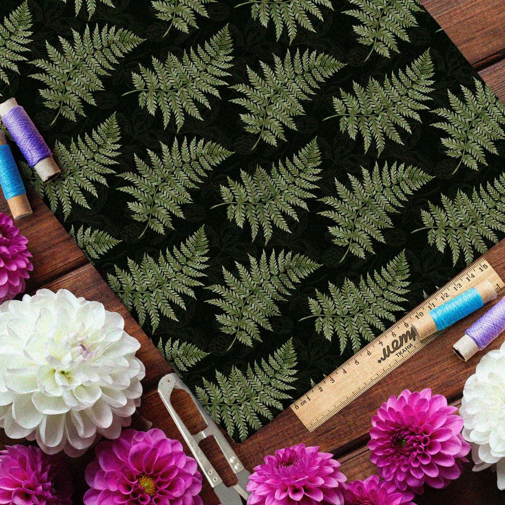 Ткань мембрана реалистичный папоротник на чёрном фоне