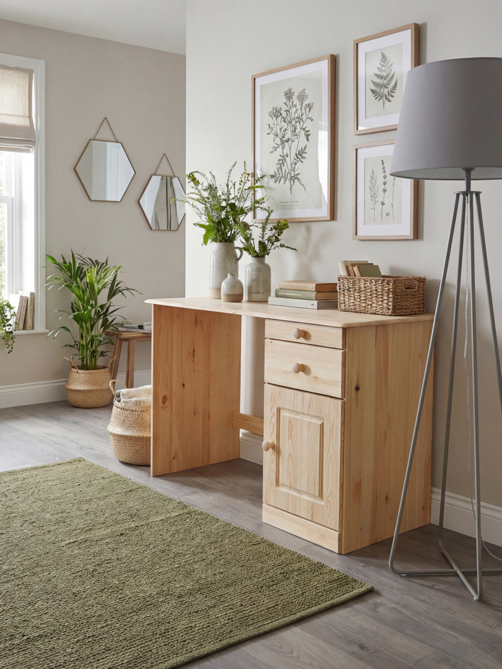 Письменный стол Вадим из массива сосны с ящиком и тумбой, лакированный