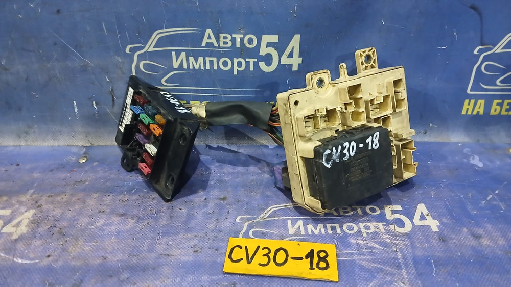 Блок предохранителей салонный TOYOTA CAMRY 1992