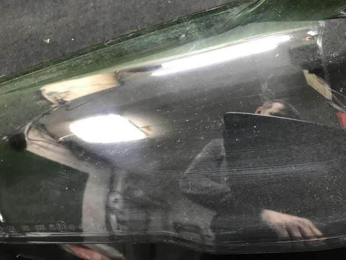 Стекло фары левое BMW X5 G05 (2018-2023)