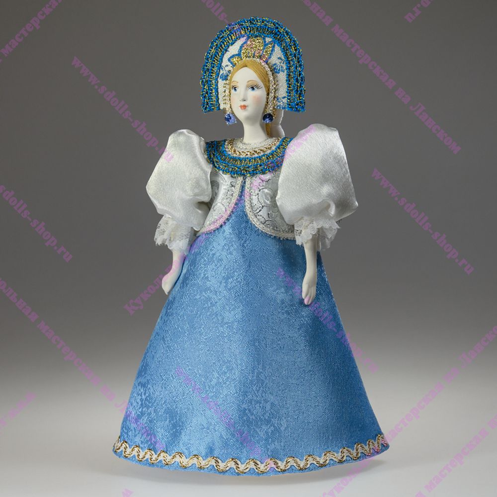 Сувенирная кукла в маленькой парчовой душегрее