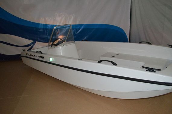 Пластиковая лодка Антал Кайман 400