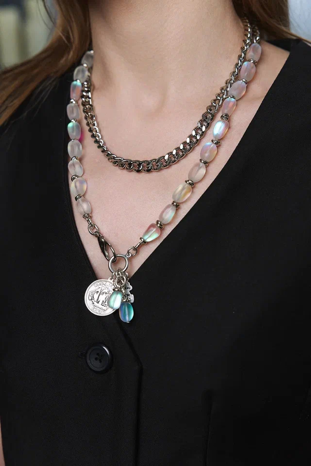 Сотуар цепи и опалы с монетой, оттенок серебро