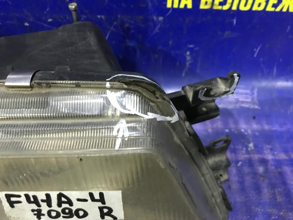 Фара передняя правая MITSUBISHI DIAMANTE 1997