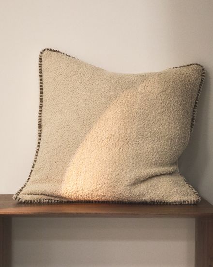 Чехол для подушки Enari бежевый хлопок с коричневой отделкой 50 x 50 см