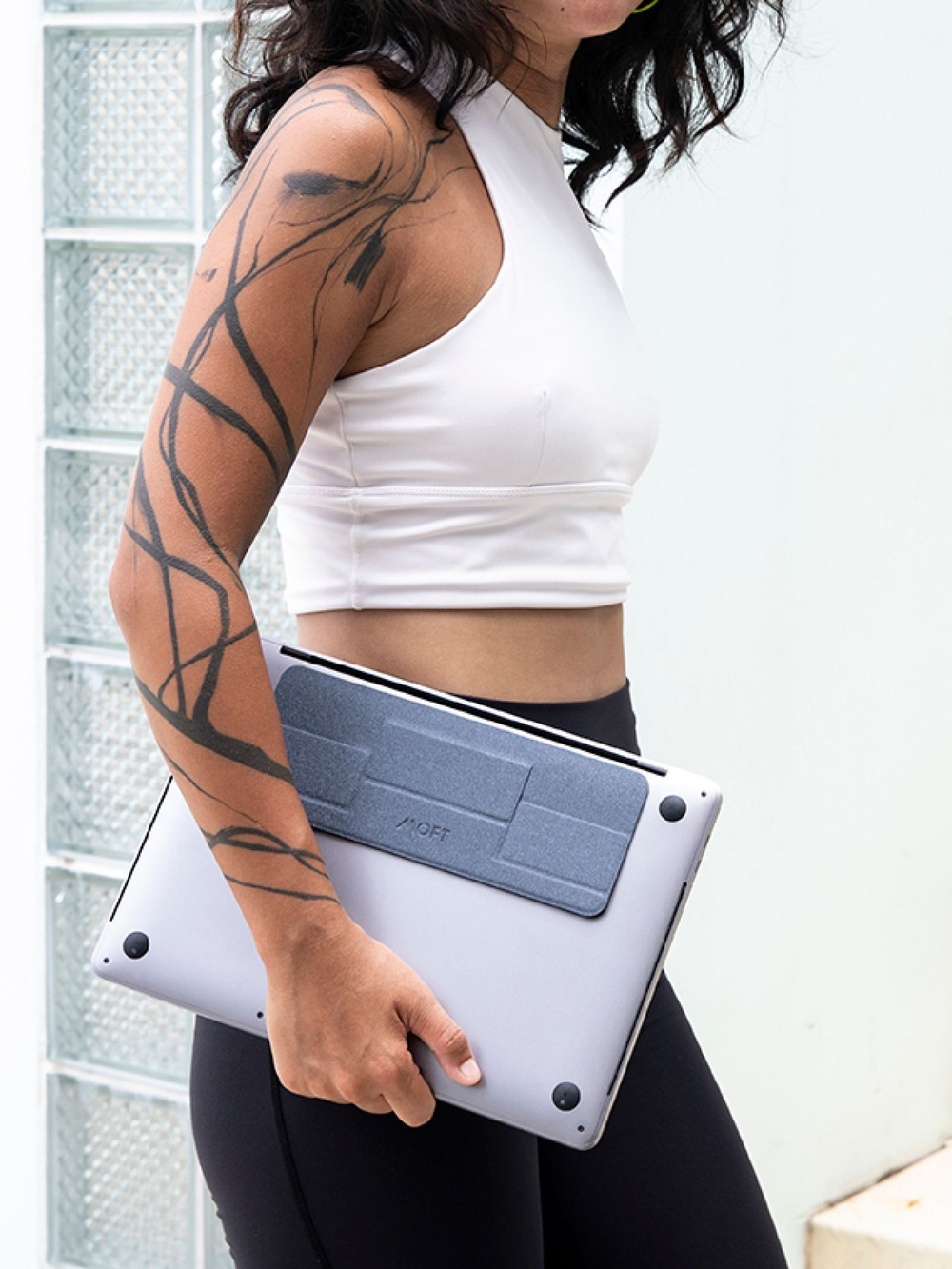 Переносная клейкая подставка для ноутбука MOFT Airflow Laptop Stand / 2 положения / Серая