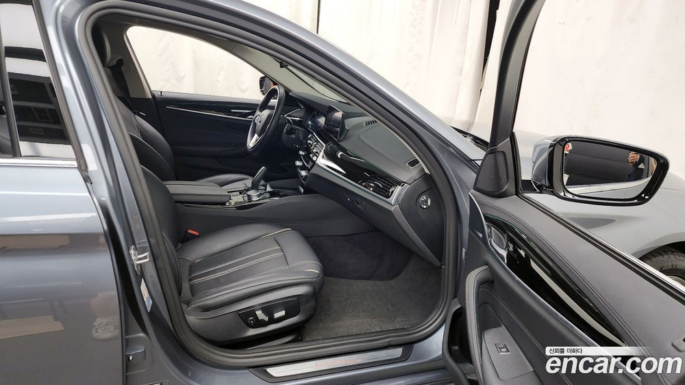 BMW 5 Series (G30) 520i Luxury (08.2019)
