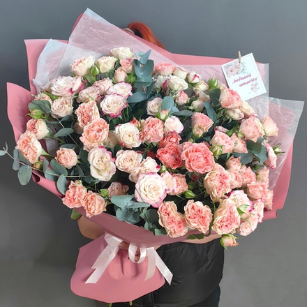 Букет из 19 кустовых роз