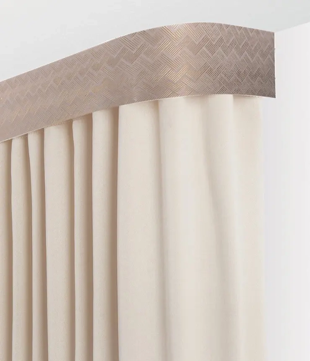 Пластиковый карниз с тиснением Legrand 3-х рядный Кант 3600 мм