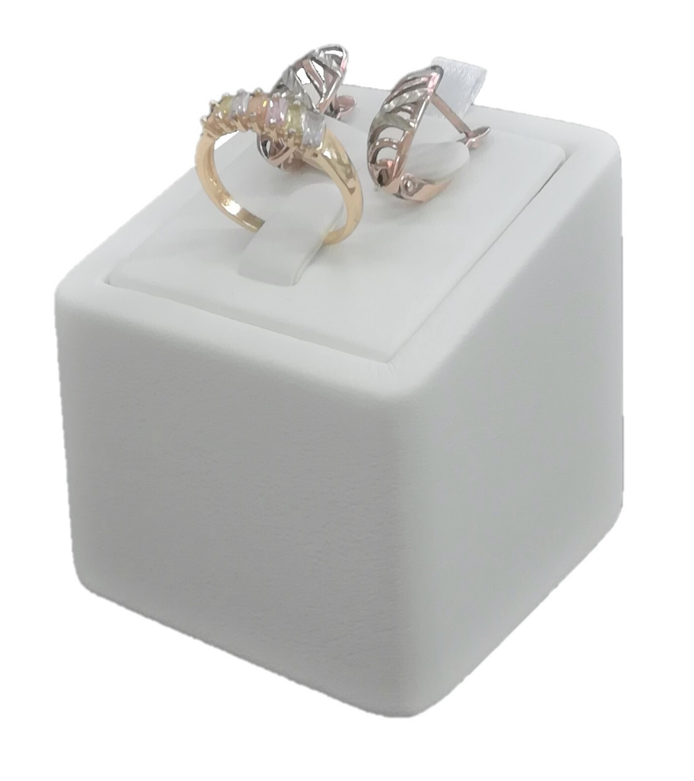 Подставка для гарнитура/кубик наклонный/выним.вкладыш/3 язычка/прорезь для нитки/петелька/Н-50 мм.