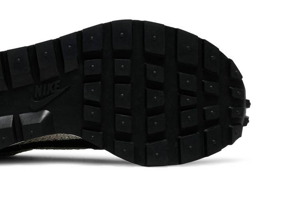 Кроссовки Sacai X Nike Vaporwaffle String Villain Red