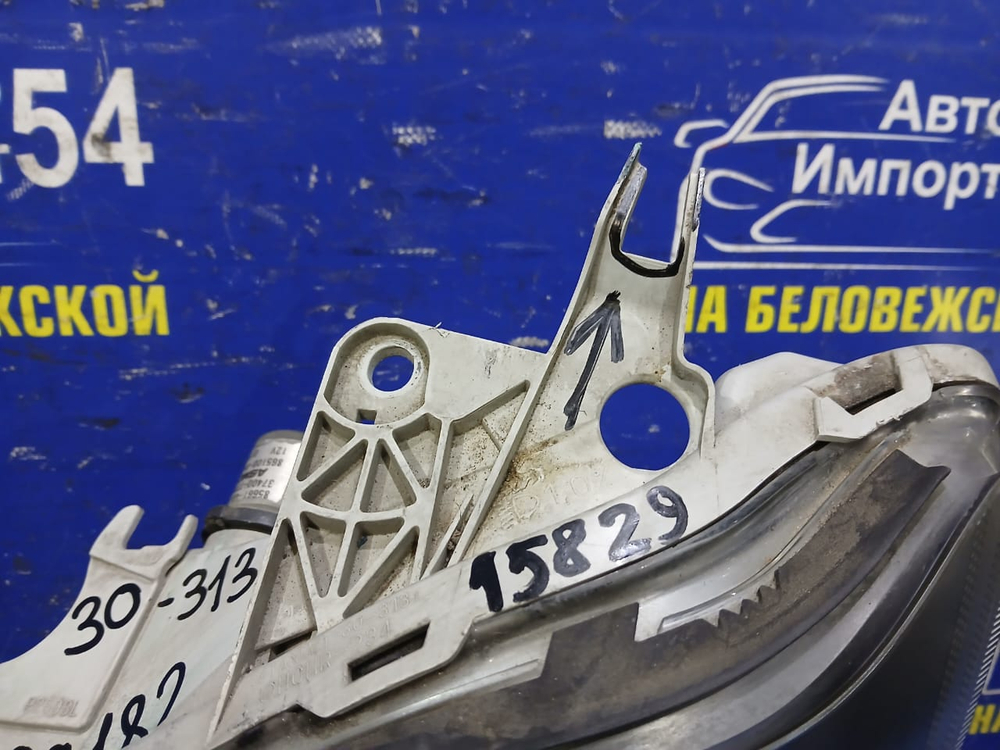 Фара передняя левая TOYOTA CROWN 2005-2008