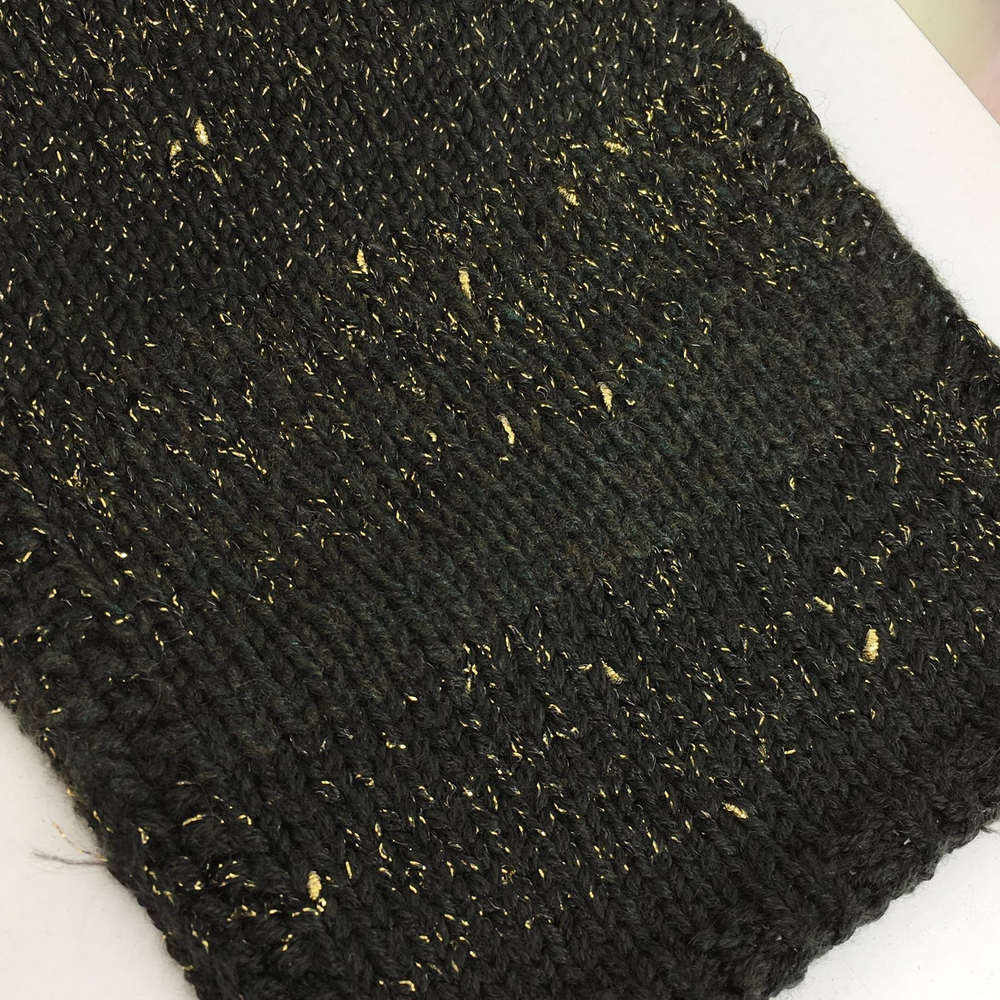 OLANCHO - Filati Color S.R.L.; люрекс, п/а; 1500м/100гр; золотой люрекс с печатями на чёрной нити. Есть бобинки: 80, 100, 100гр.S710