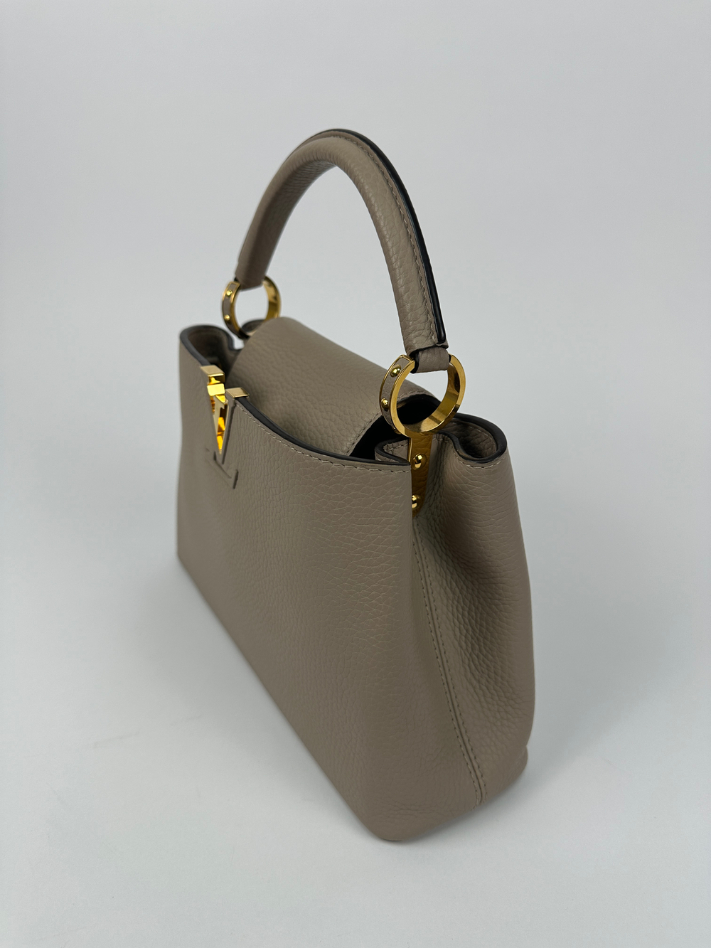 Сумка Louis Vuitton Capucines BB