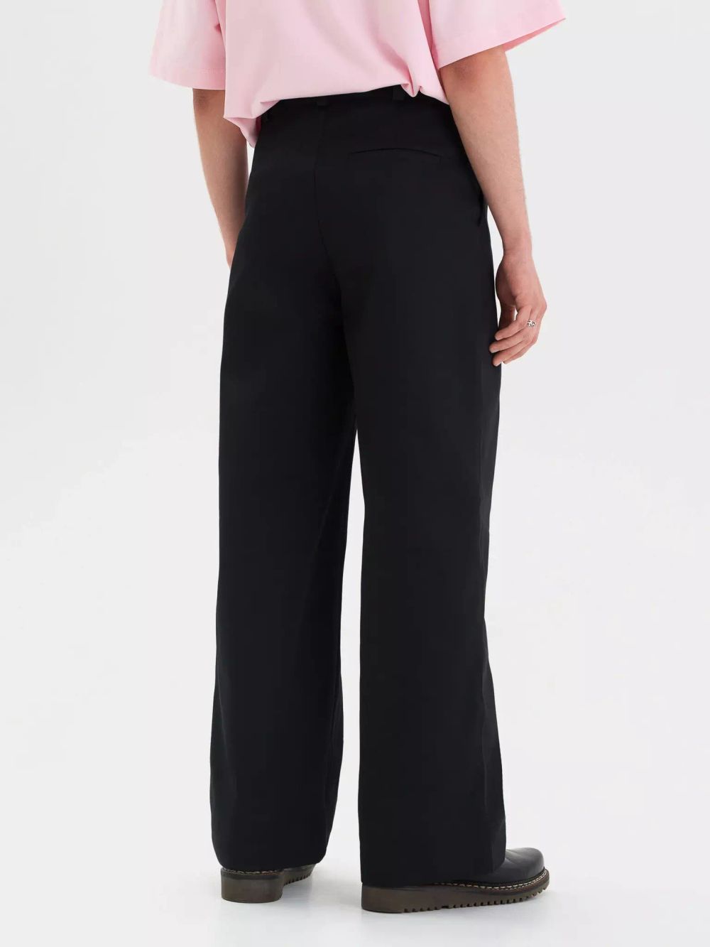 Купить Брюки FOS Объемные со складками Черные Брюки FOS Объемные со складками Черные