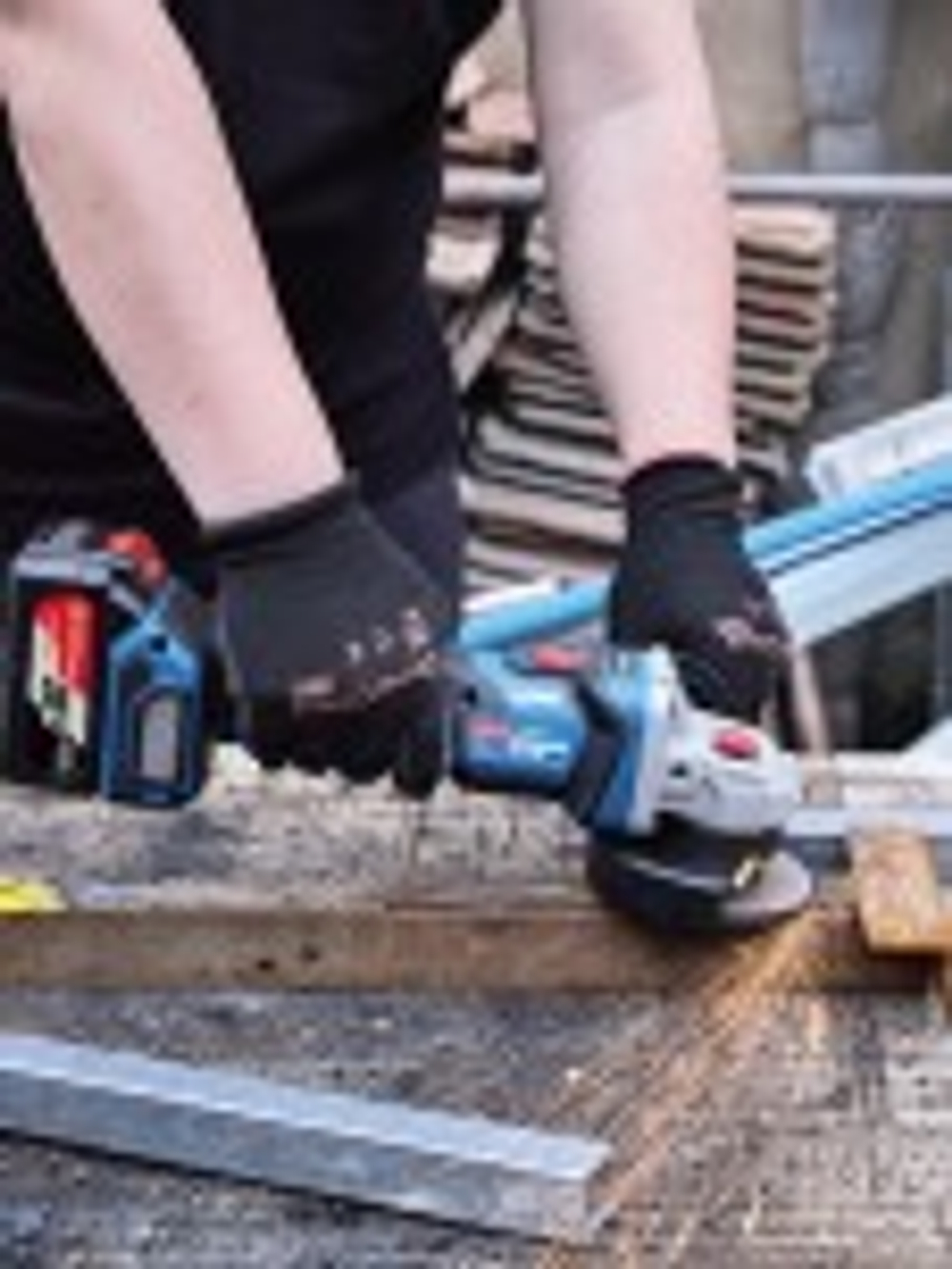 Угловая шлифмашина аккумуляторная DongCheng DCSM04-125 (TYPE EM) АКБ 2х 4Ач, ЗУ 2А DCSM04-125(TYPE EM)